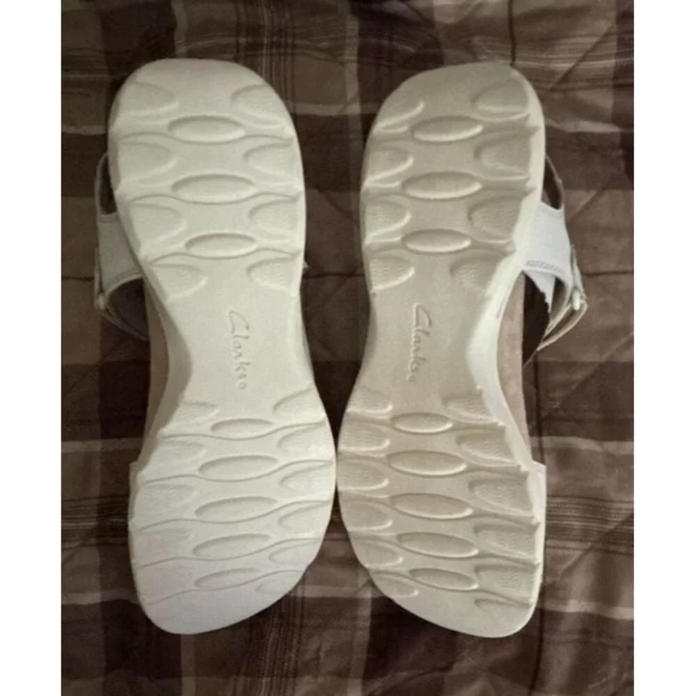 Clarks - Picture 3 of 9